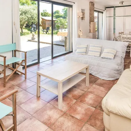 Holiday home Awesome In With Kitchen Pujaut