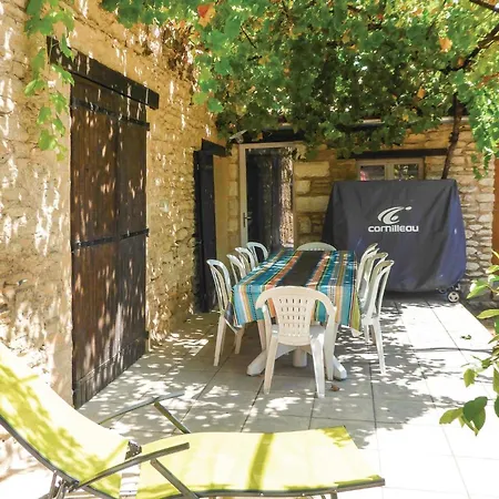 Holiday home Awesome In With Kitchen Pujaut