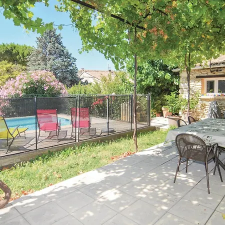 4 Bedroom Gorgeous In Pujaut