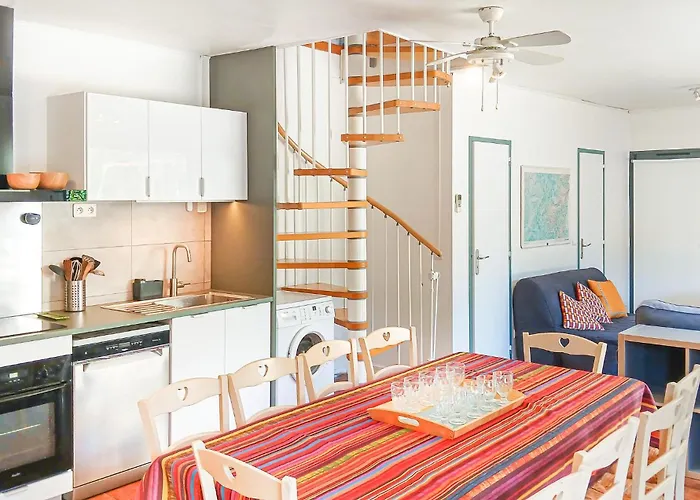 4 Bedroom Gorgeous In بيت للعطل