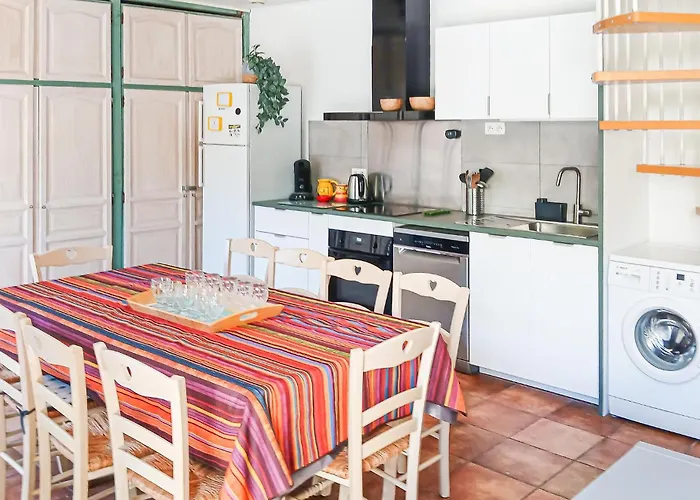 4 Bedroom Gorgeous In بيت للعطل *