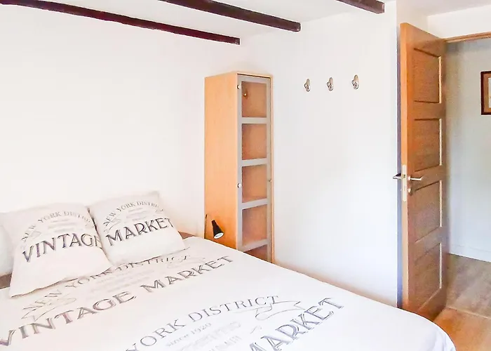 4 Bedroom Gorgeous In Pujaut